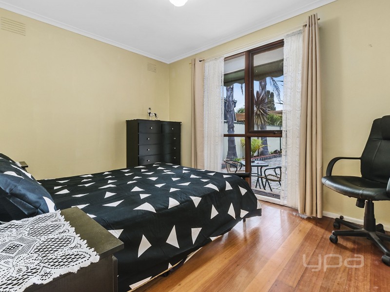 2 Cheshire Avenue, Melton South VIC 3338