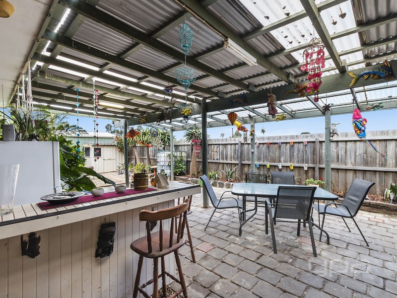 2 Cheshire Avenue, Melton South VIC 3338