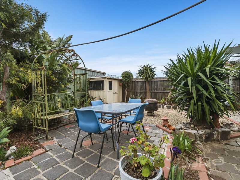 2 Cheshire Avenue, Melton South VIC 3338