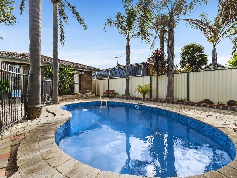 2 Cheshire Avenue, Melton South VIC 3338