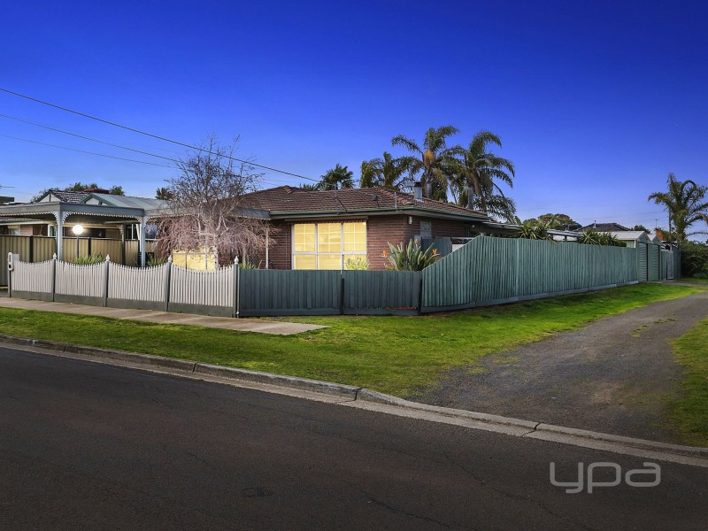 2 Cheshire Avenue, Melton South VIC 3338
