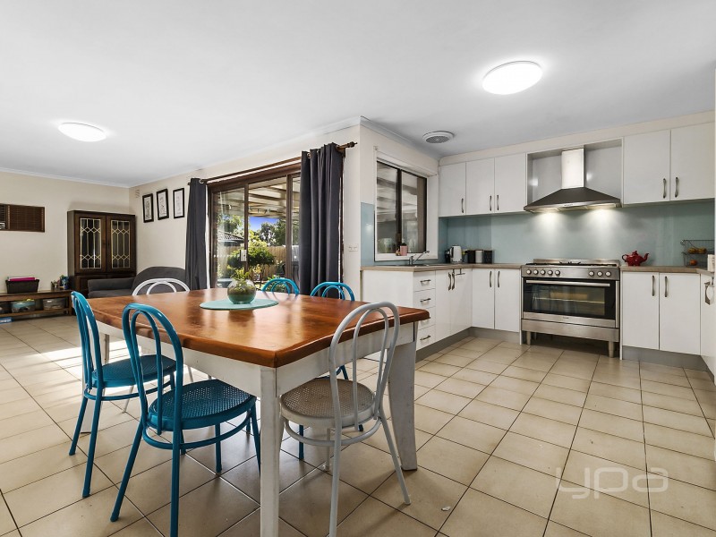 29 Dumbarton Circuit, Melton West VIC 3337