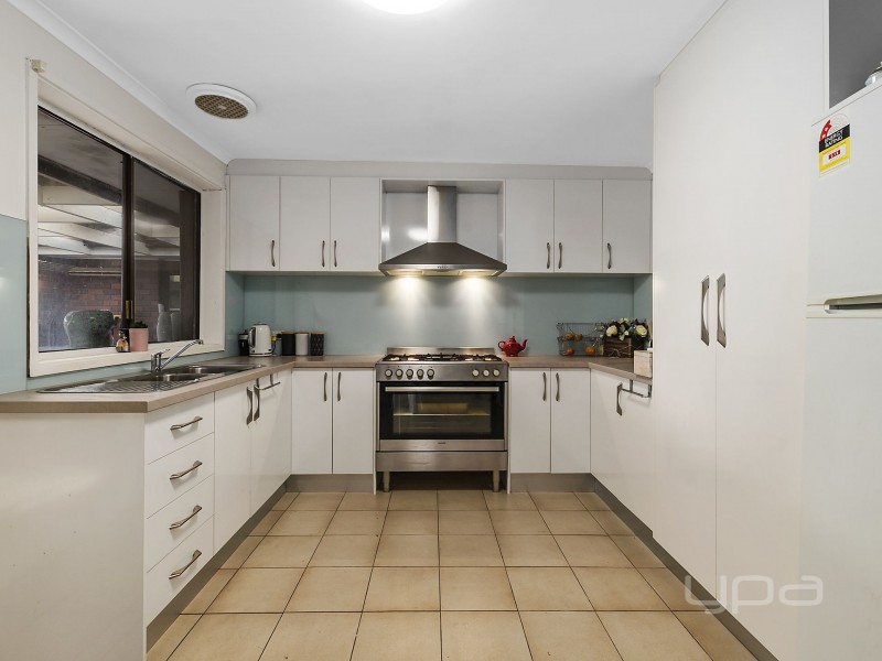 29 Dumbarton Circuit, Melton West VIC 3337