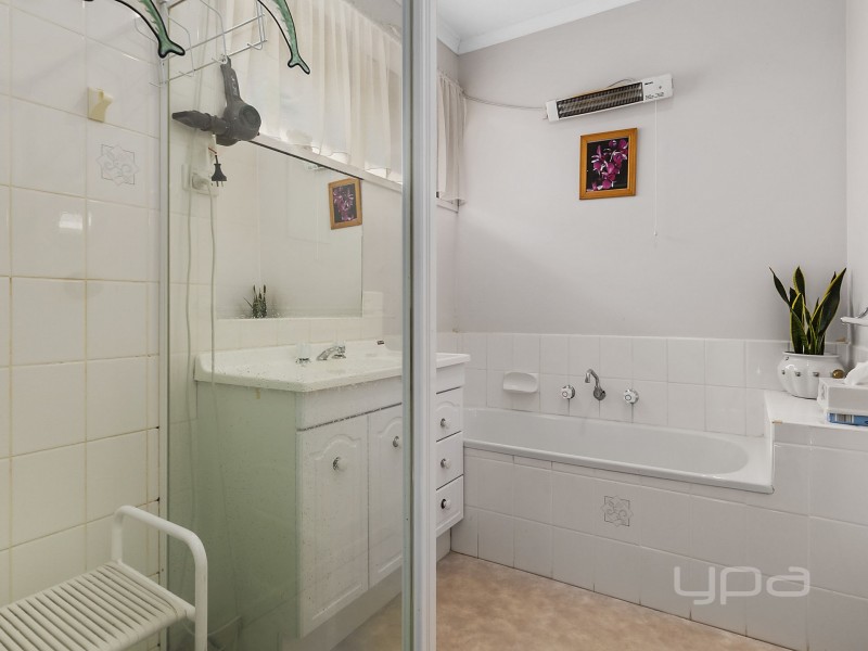 29 Dumbarton Circuit, Melton West VIC 3337