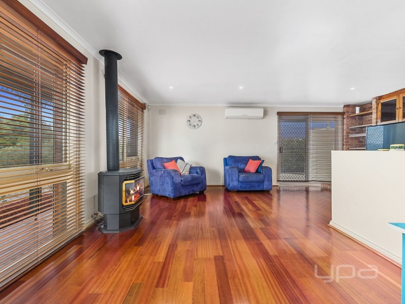 11 Hilton Way, Melton West VIC 3337