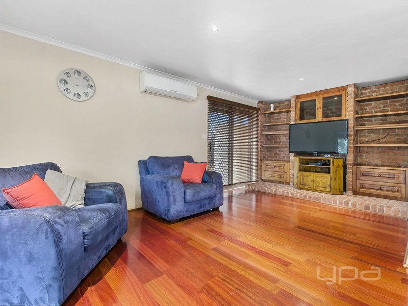 11 Hilton Way, Melton West VIC 3337