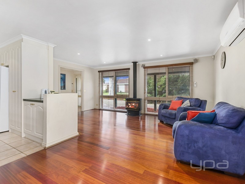 11 Hilton Way, Melton West VIC 3337