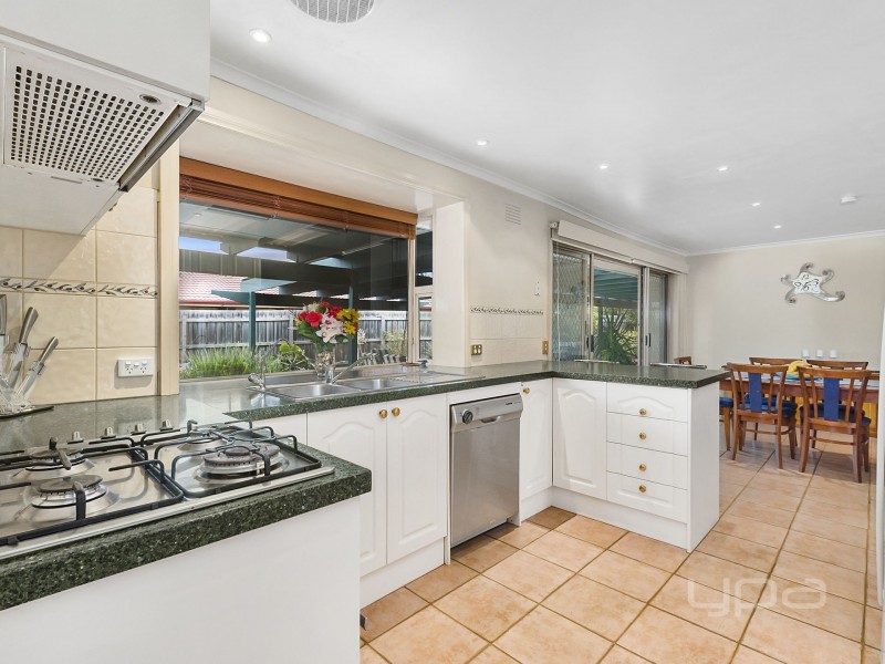 11 Hilton Way, Melton West VIC 3337
