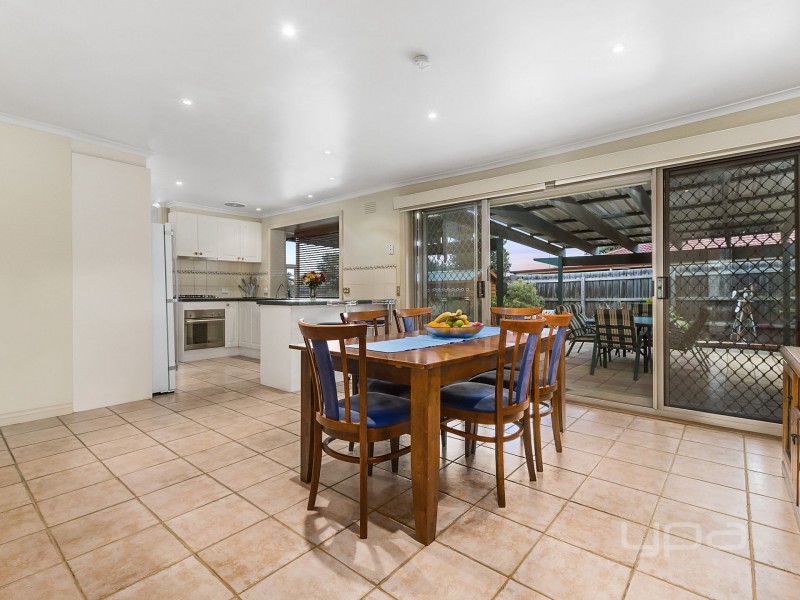 11 Hilton Way, Melton West VIC 3337
