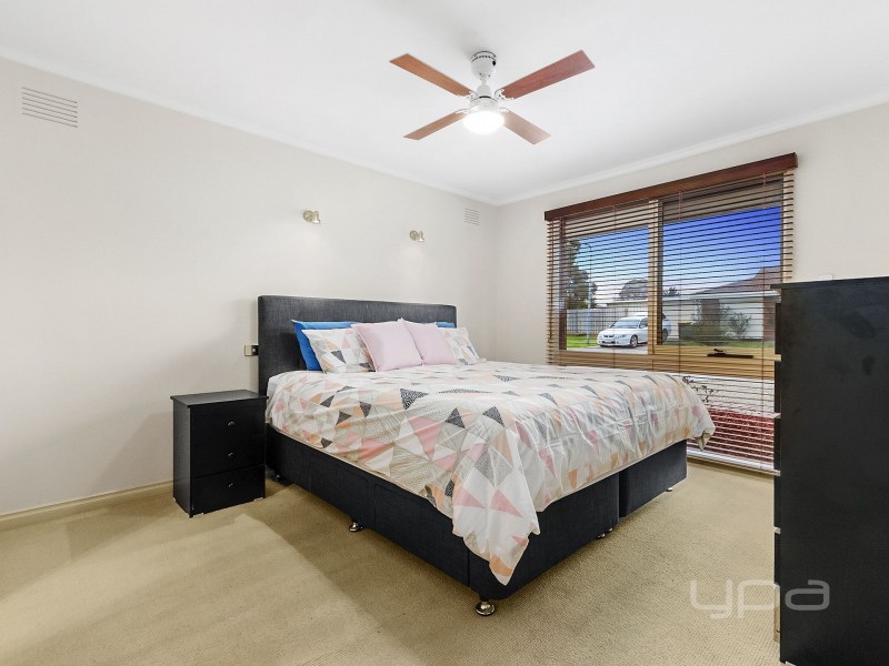 11 Hilton Way, Melton West VIC 3337