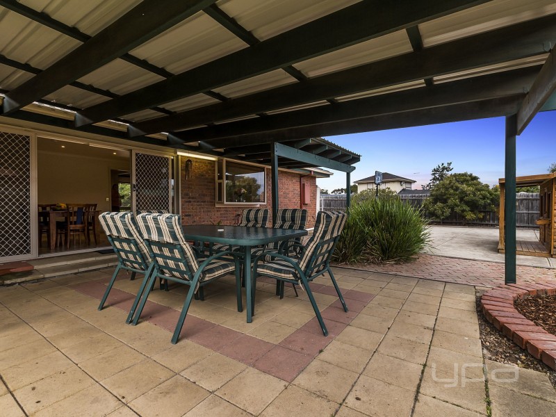11 Hilton Way, Melton West VIC 3337