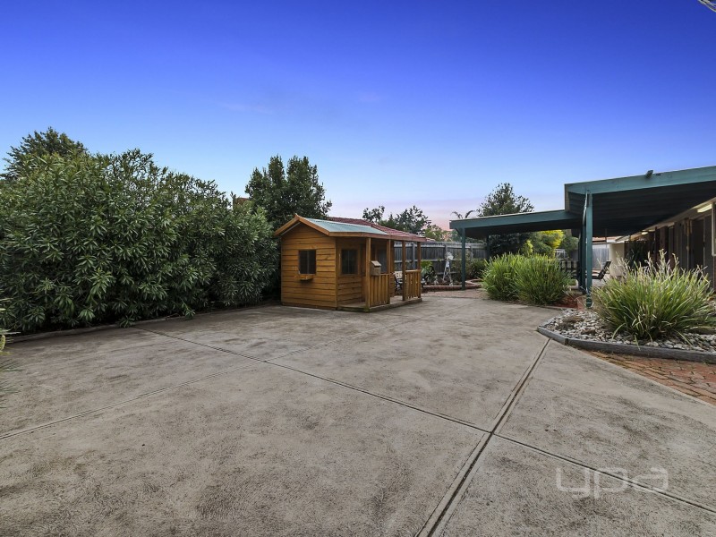 11 Hilton Way, Melton West VIC 3337