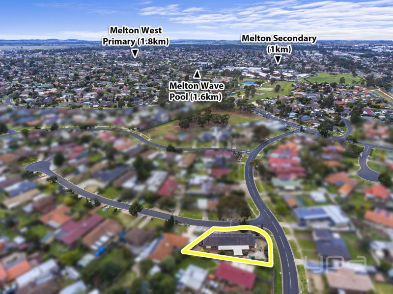 11 Hilton Way, Melton West VIC 3337