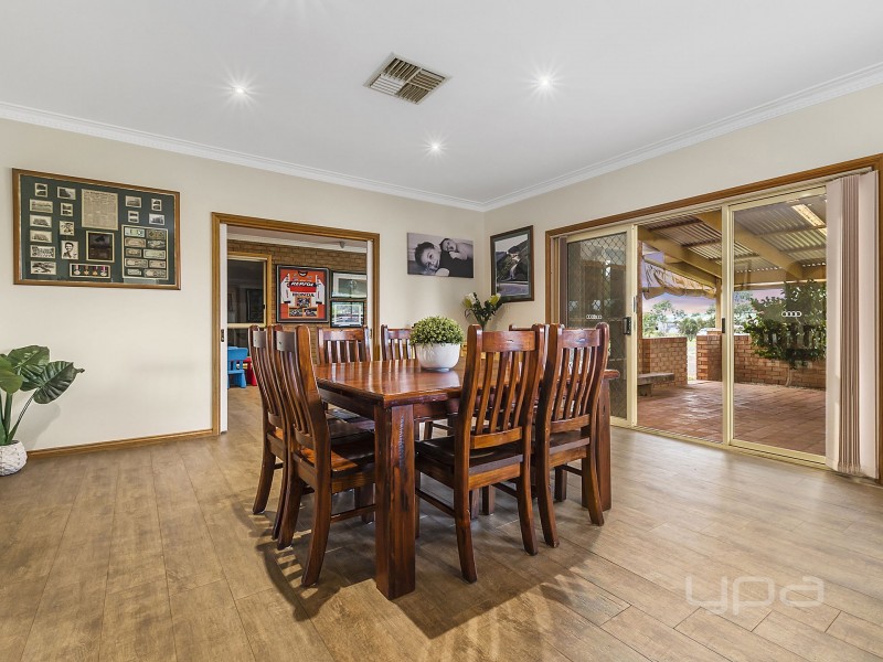 18 Hammond Circuit, Hopetoun Park VIC 3340