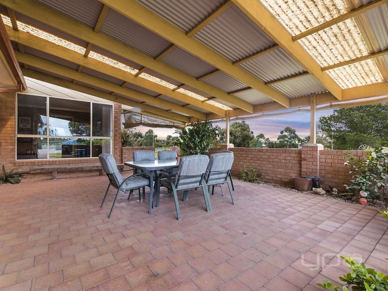 18 Hammond Circuit, Hopetoun Park VIC 3340