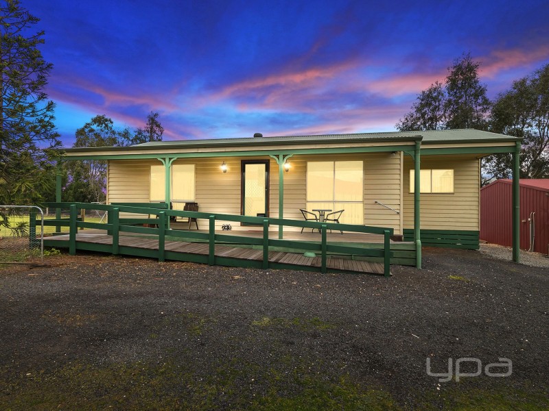 18 Hammond Circuit, Hopetoun Park VIC 3340