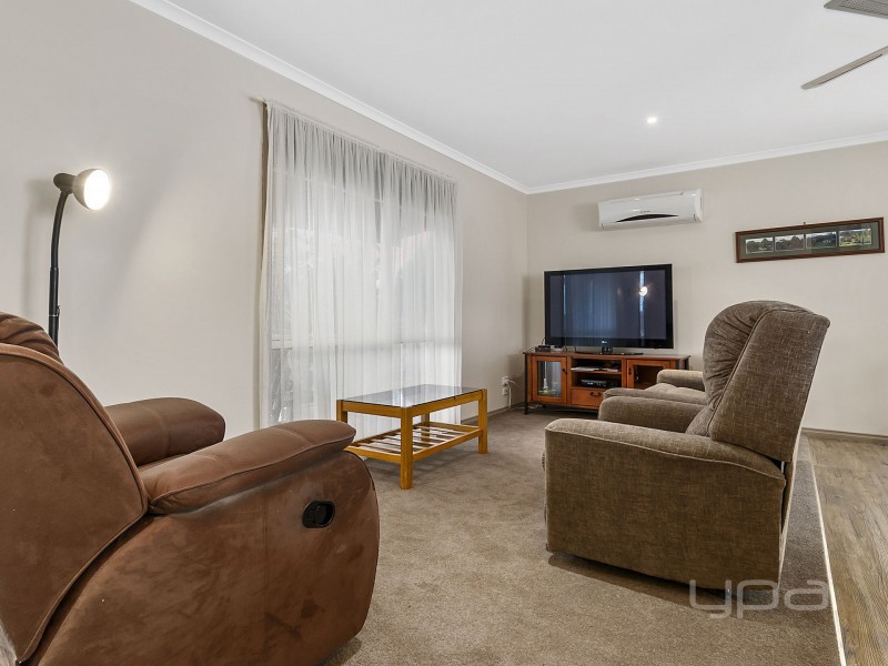 18 Hammond Circuit, Hopetoun Park VIC 3340