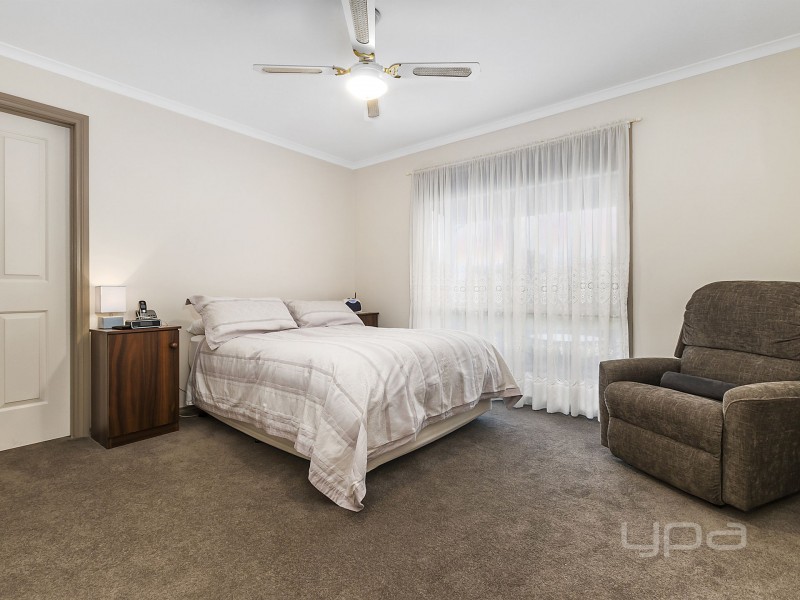18 Hammond Circuit, Hopetoun Park VIC 3340