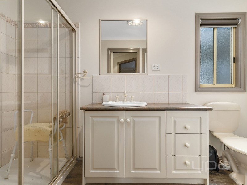 18 Hammond Circuit, Hopetoun Park VIC 3340