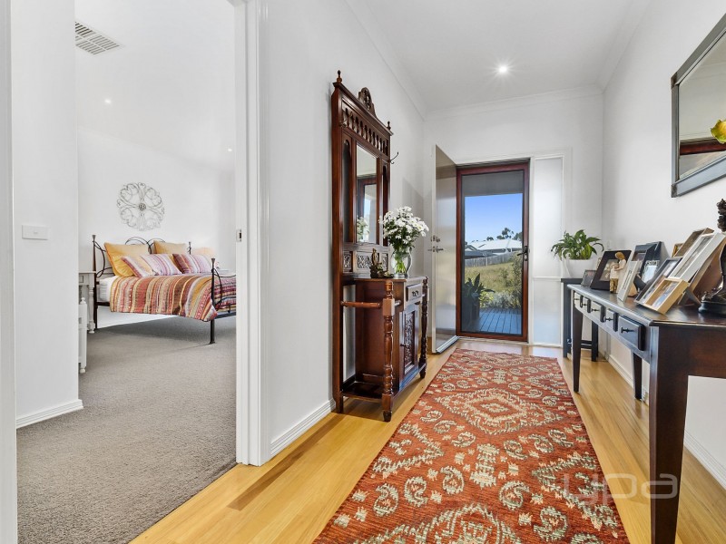 2 Fairway Crescent, Darley VIC 3340