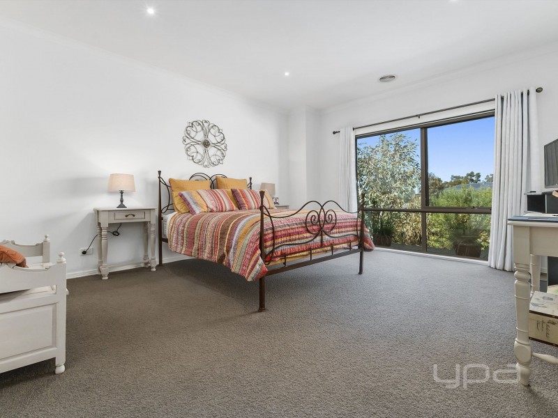 2 Fairway Crescent, Darley VIC 3340