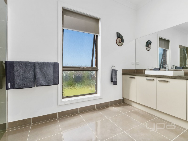 2 Fairway Crescent, Darley VIC 3340