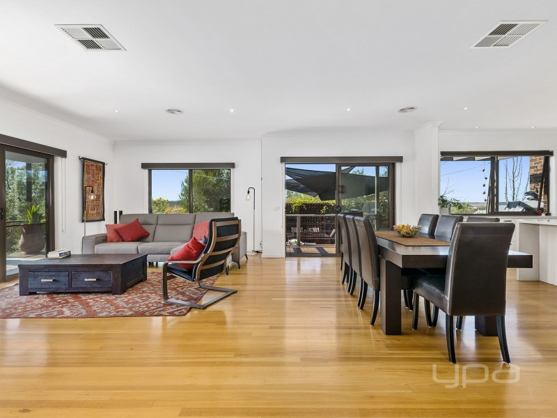 2 Fairway Crescent, Darley VIC 3340