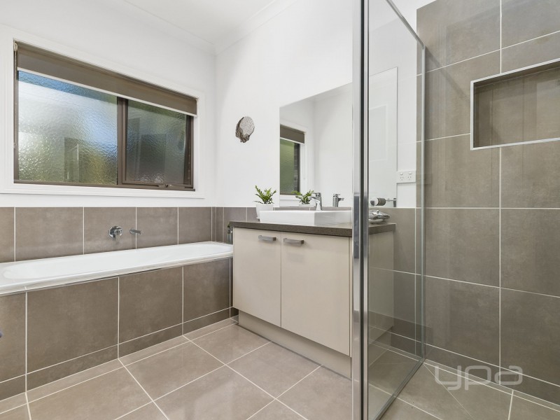 2 Fairway Crescent, Darley VIC 3340