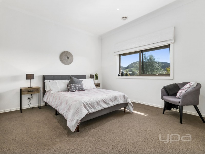 2 Fairway Crescent, Darley VIC 3340