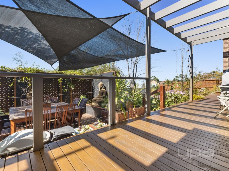 2 Fairway Crescent, Darley VIC 3340