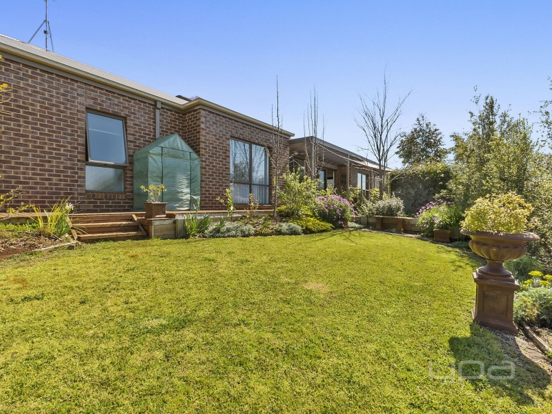 2 Fairway Crescent, Darley VIC 3340