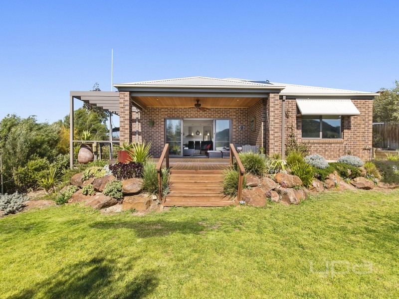2 Fairway Crescent, Darley VIC 3340