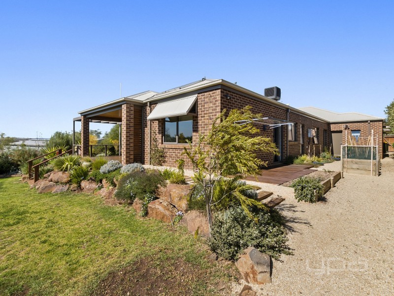 2 Fairway Crescent, Darley VIC 3340