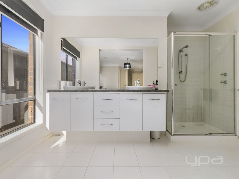 26 Indigo Square, Brookfield VIC 3338