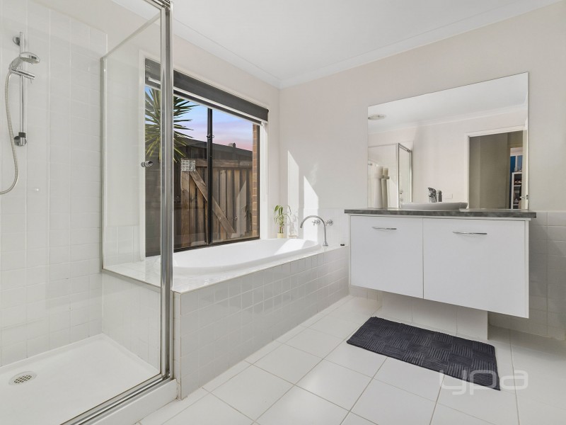 26 Indigo Square, Brookfield VIC 3338