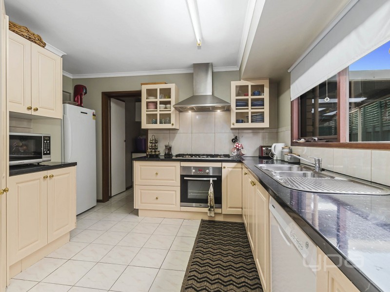 48 Vista Drive, Melton VIC 3337