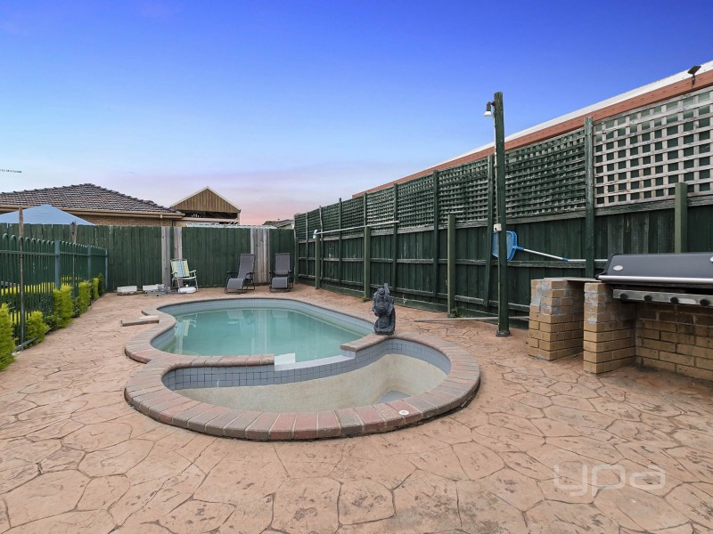 48 Vista Drive, Melton VIC 3337