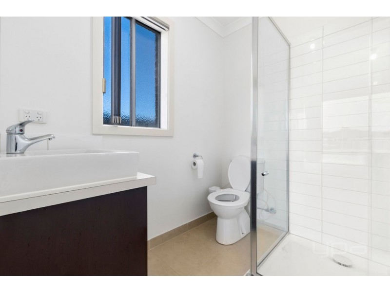 1 Poplar Close, Melton VIC 3337