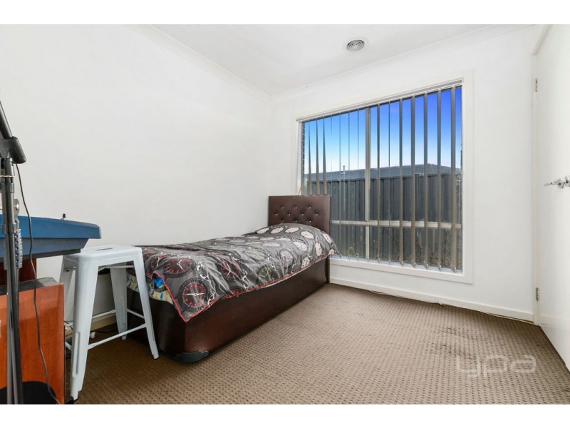 1 Poplar Close, Melton VIC 3337