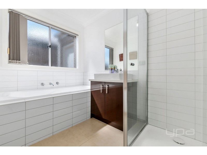 1 Poplar Close, Melton VIC 3337