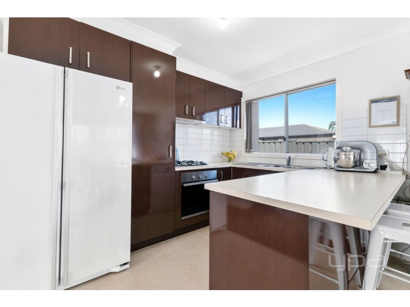 1 Poplar Close, Melton VIC 3337