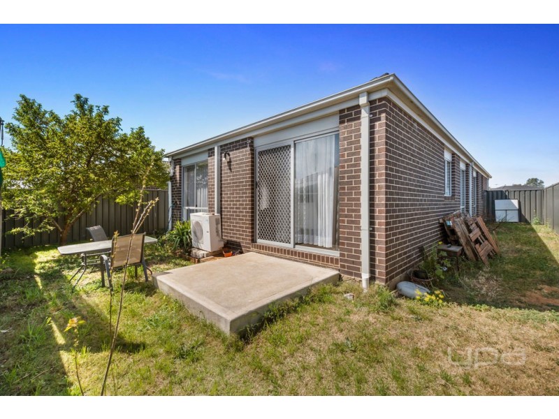 1 Poplar Close, Melton VIC 3337
