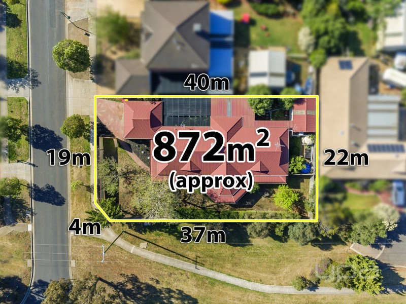 2 Gleneagles Drive, Melton West VIC 3337
