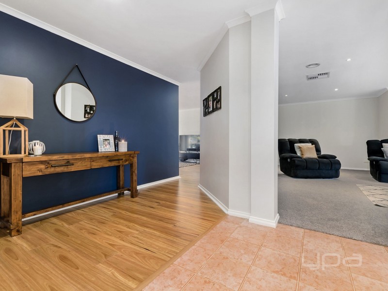 2 Gleneagles Drive, Melton West VIC 3337