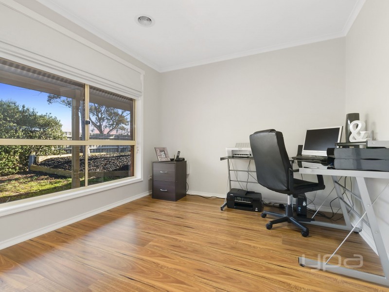 2 Gleneagles Drive, Melton West VIC 3337