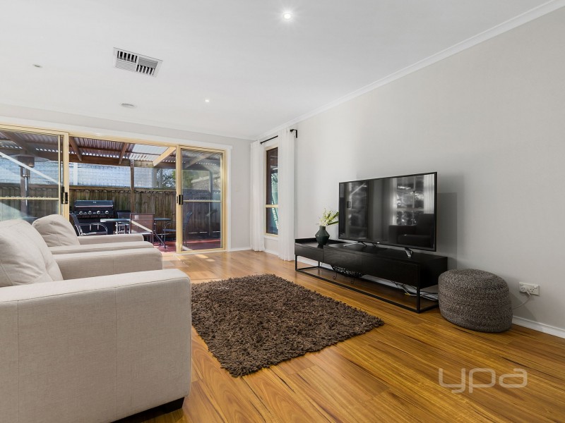 2 Gleneagles Drive, Melton West VIC 3337