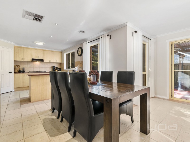 2 Gleneagles Drive, Melton West VIC 3337