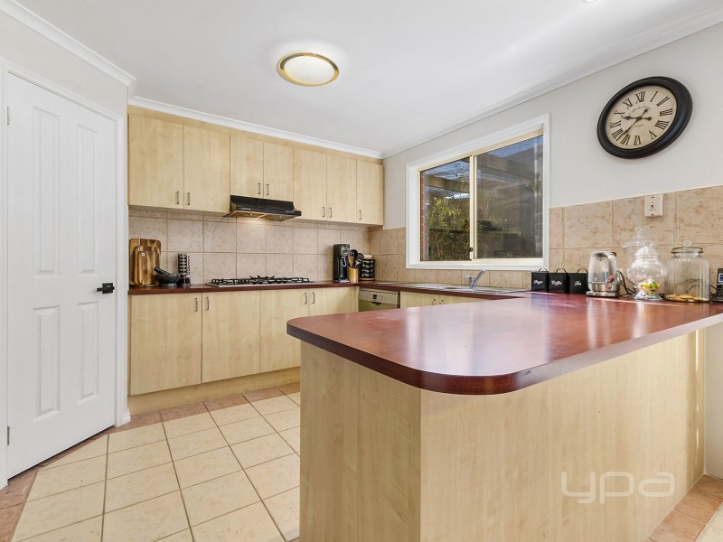 2 Gleneagles Drive, Melton West VIC 3337