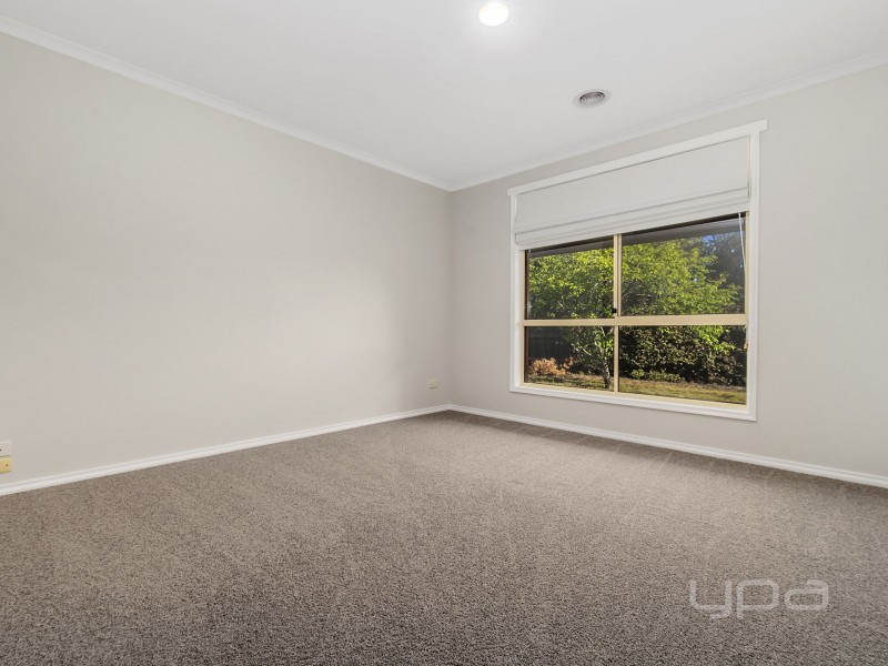 2 Gleneagles Drive, Melton West VIC 3337