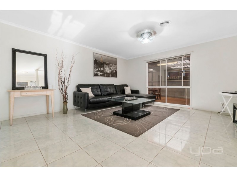 8 Kayla Way, Kurunjang VIC 3337